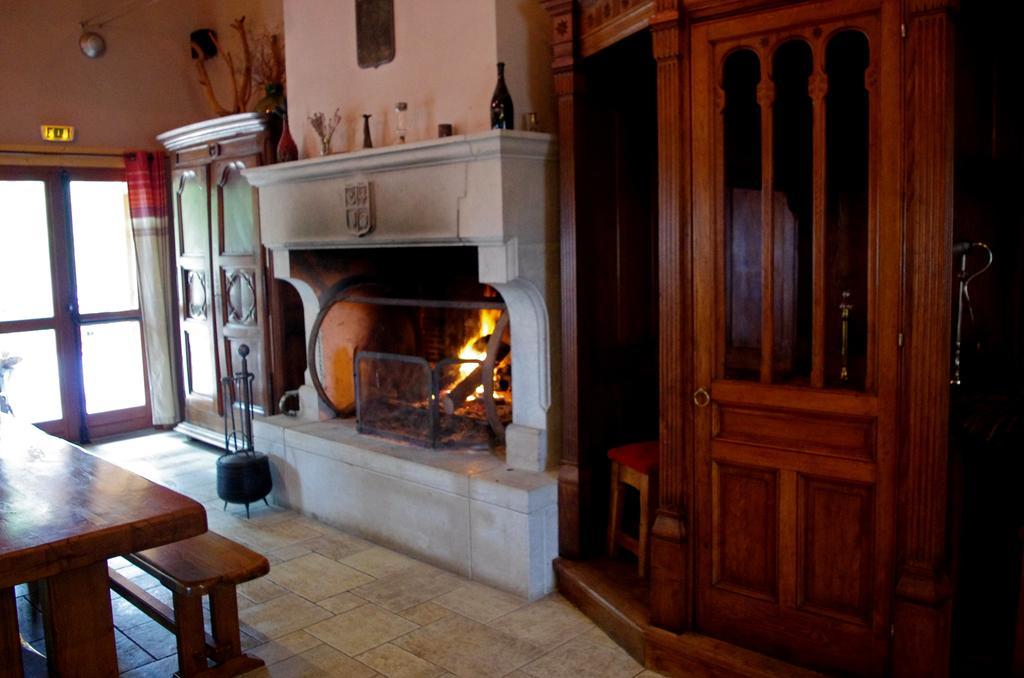 Auberge Les Tables Du Ban Saint-Pierre-la-Palud Ngoại thất bức ảnh
