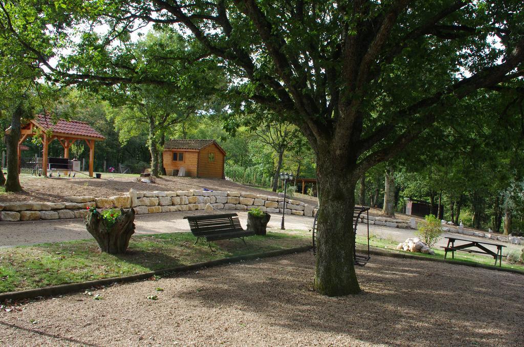 Auberge Les Tables Du Ban Saint-Pierre-la-Palud Ngoại thất bức ảnh